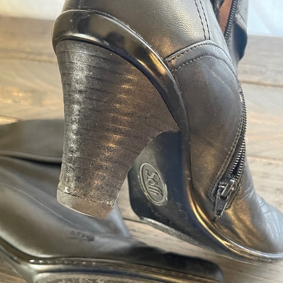Sofft Black Leather Side Zip Ankle Booties Women's Size 8.5 - Picture 12 of 12